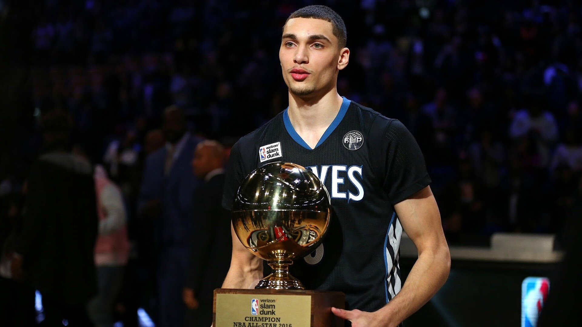 非洲篮球锦标赛决赛日，塞尔维亚和非洲强队激烈交锋，冠军争夺白热化